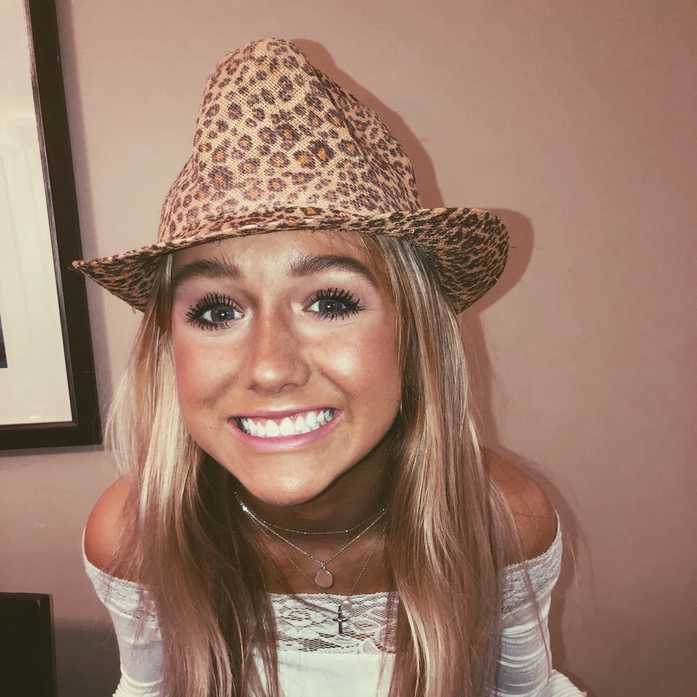 Meet your Posher, Caylie